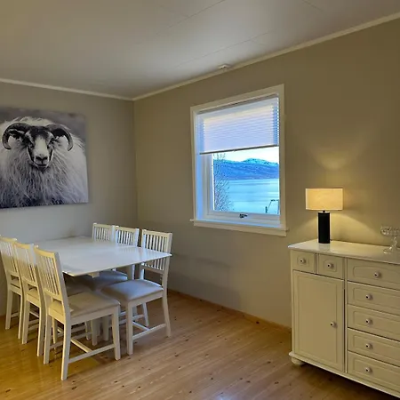 House In Vangsvik * Senja